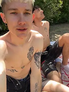 Snapshot of AlphaTwinks chatting on April 2026 11:29:02 AM AlphaTwinks online show from April 2026 11:29:02 AM