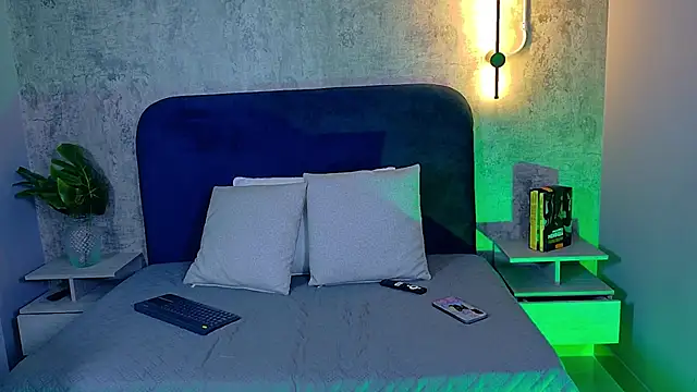 Snapshot of MiiaCullens chatting on April 2026 12:13:01 PM MiiaCullens online show from April 2026 12:13:01 PM