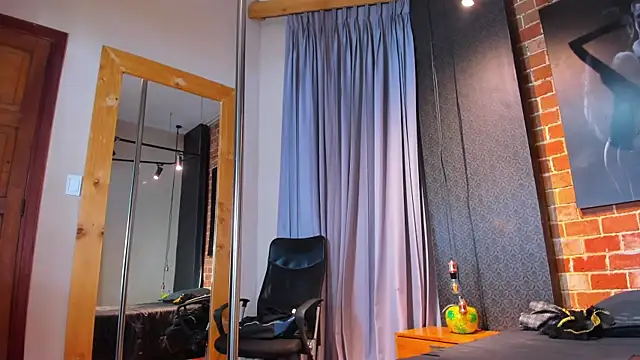 Snapshot of Sienna_Dark chatting on April 2026 11:29:02 AM Sienna Dark online show from April 2026 11:29:02 AM