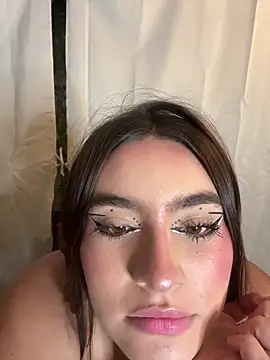 Snapshot of Issa_pinkk chatting on March 2026 01:21:01 AM Issa pinkk online show from March 2026 01:21:01 AM