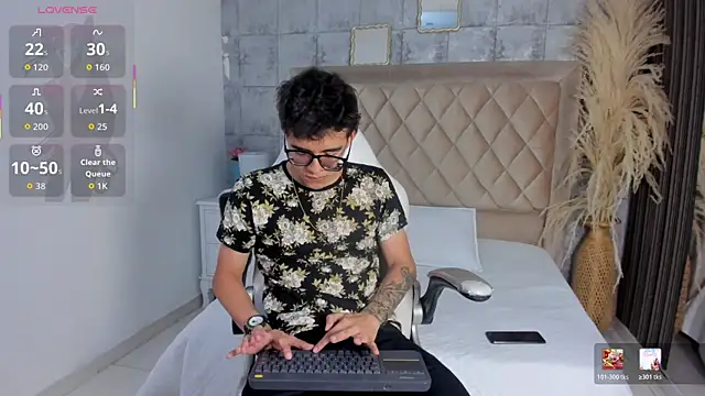 Snapshot of TylerCross_ chatting on March 2026 08:31:01 PM TylerCross online show from March 2026 08:31:01 PM