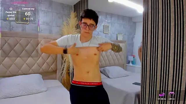 Snapshot of TylerCross_ chatting on April 2026 08:26:01 PM TylerCross online show from April 2026 08:26:01 PM