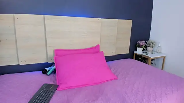 Snapshot of Em1ly_jones chatting on March 2026 12:53:02 PM Em1ly jones online show from March 2026 12:53:02 PM