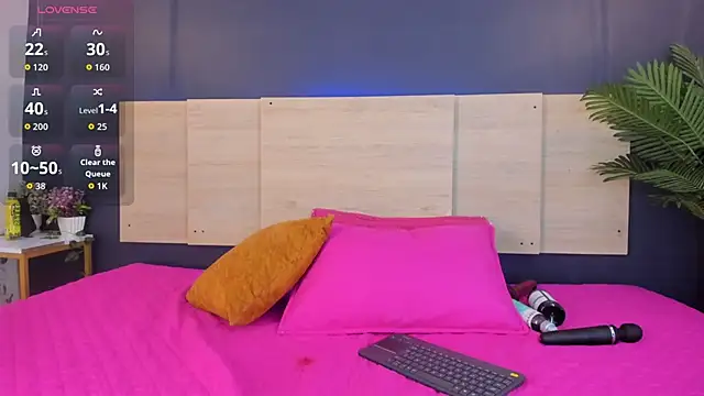 Snapshot of Em1ly_jones chatting on March 2026 11:25:02 AM Em1ly jones online show from March 2026 11:25:02 AM