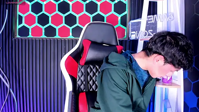 Cristopher Wild online show from April 2026 08:37:01 PM