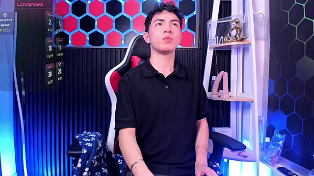Cristopher Wild online show from July 2026 08:37:01 PM