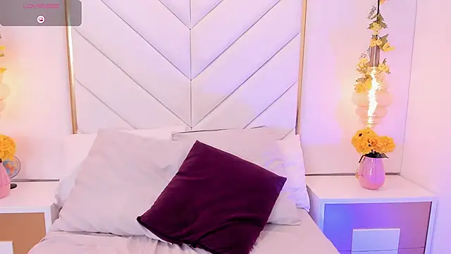 Snapshot of RosseSoler chatting on April 2026 01:11:02 AM RosseSoler online show from April 2026 01:11:02 AM