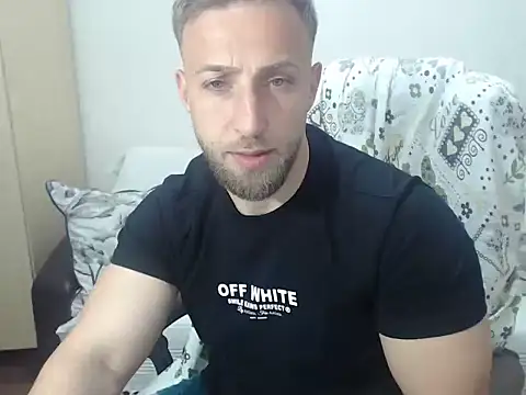 BlondEagleMuscle online show from May 2026 08:02:02 PM