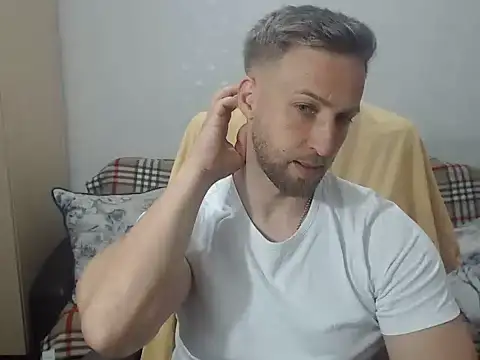 BlondEagleMuscle online show from May 2026 06:42:02 PM