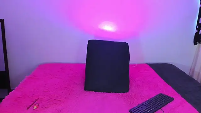 Snapshot of NatyVelt chatting on April 2026 04:23:01 PM NatyVelt online show from April 2026 04:23:01 PM