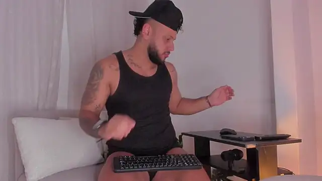 Snapshot of mr_marcuss chatting on March 2026 03:34:01 AM mr marcuss online show from March 2026 03:34:01 AM