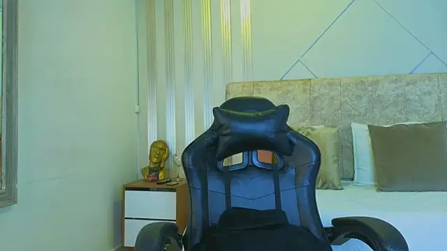 Snapshot of j_belle_ chatting on April 2026 01:53:01 PM j belle online show from April 2026 01:53:01 PM