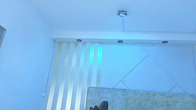 Snapshot of j_belle_ chatting on April 2026 06:10:01 PM j belle online show from April 2026 06:10:01 PM