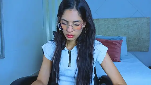 Snapshot of j_belle_ chatting on April 2026 01:25:02 PM j belle online show from April 2026 01:25:02 PM