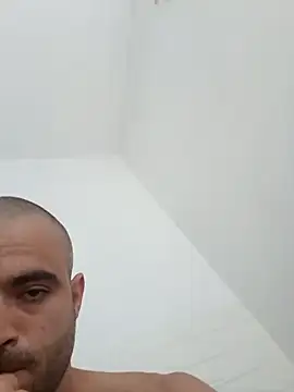 Snapshot of fnoggg chatting on April 2026 05:06:02 PM fnoggg online show from April 2026 05:06:02 PM