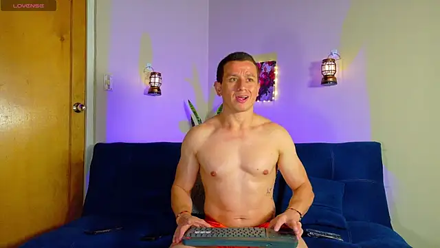 Snapshot of Andreew_falcon chatting on April 2026 03:25:01 PM Andreew falcon online show from April 2026 03:25:01 PM