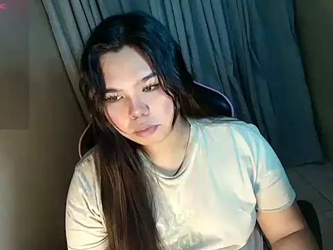 Snapshot of urasian_prettyrica chatting on June 2026 03:44:01 AM urasian prettyrica online show from June 2026 03:44:01 AM