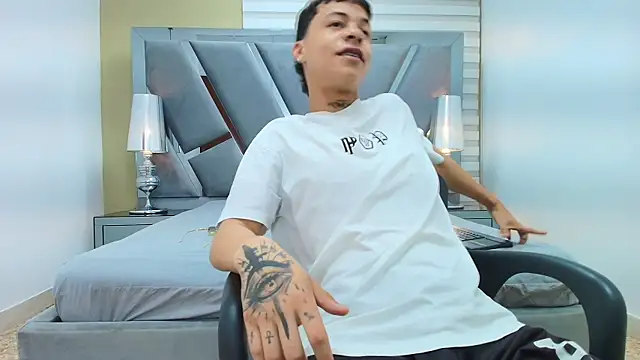 HENRY GREEN2 online show from April 2026 07:25:02 PM