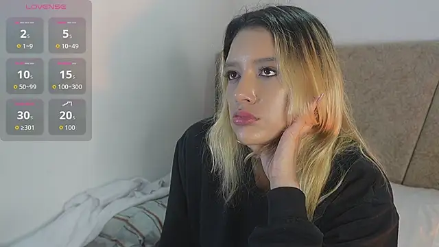 Snapshot of EliseColeman chatting on April 2026 02:09:02 AM EliseColeman online show from April 2026 02:09:02 AM