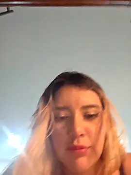 Snapshot of EliseColeman chatting on April 2026 05:25:01 AM EliseColeman online show from April 2026 05:25:01 AM