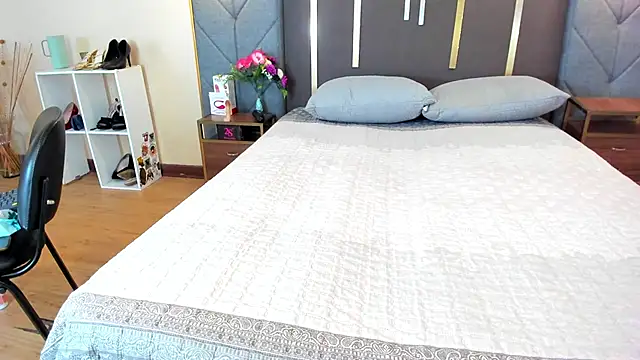 Snapshot of SofiiMontes chatting on April 2026 12:06:01 PM SofiiMontes online show from April 2026 12:06:01 PM