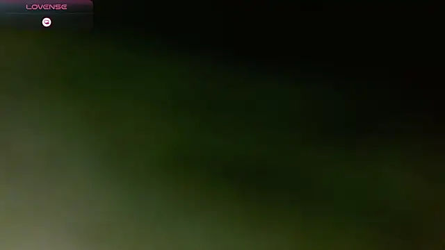 Snapshot of LunaRouze chatting on April 2026 01:09:02 AM LunaRouze online show from April 2026 01:09:02 AM