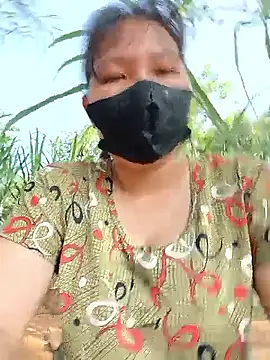 Snapshot of Tini-mimi chatting on April 2026 12:44:01 AM Tini-mimi online show from April 2026 12:44:01 AM