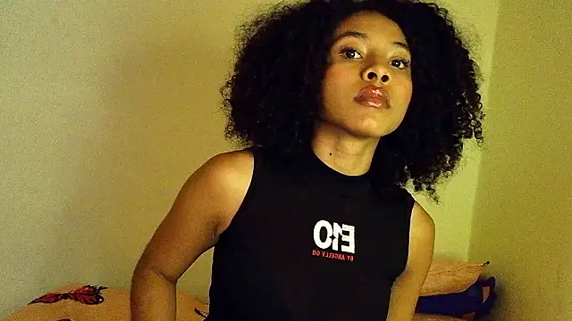 Snapshot of Larita_curly chatting on March 2026 08:30:01 PM Larita curly online show from March 2026 08:30:01 PM