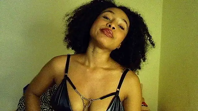 Snapshot of Larita_curly chatting on March 2026 09:14:01 PM Larita curly online show from March 2026 09:14:01 PM