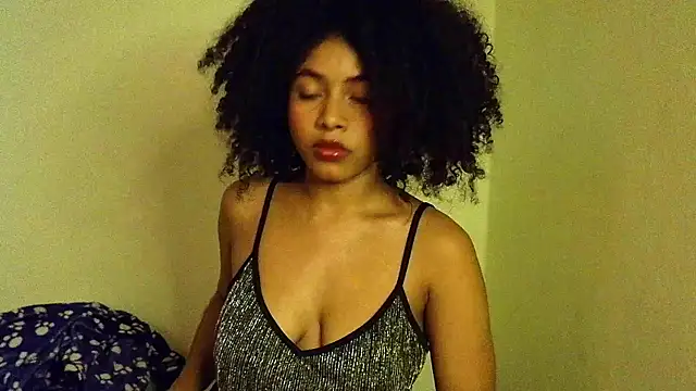 Snapshot of Larita_curly chatting on April 2026 08:58:01 PM Larita curly online show from April 2026 08:58:01 PM