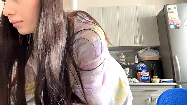 Snapshot of LaraDraggoo chatting on March 2026 07:16:02 AM LaraDraggoo online show from March 2026 07:16:02 AM