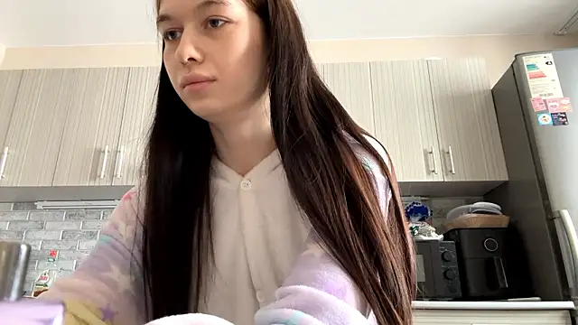 Snapshot of LaraDraggoo chatting on March 2026 07:12:01 AM LaraDraggoo online show from March 2026 07:12:01 AM