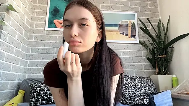 Snapshot of LaraDraggoo chatting on March 2026 12:20:01 PM LaraDraggoo online show from March 2026 12:20:01 PM