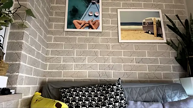 Snapshot of LaraDraggoo chatting on March 2026 07:39:01 PM LaraDraggoo online show from March 2026 07:39:01 PM