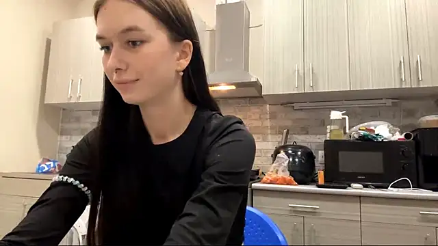 Snapshot of LaraDraggoo chatting on March 2026 06:25:02 PM LaraDraggoo online show from March 2026 06:25:02 PM