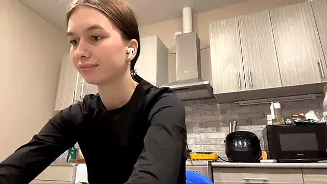 Snapshot of LaraDraggoo chatting on March 2026 06:35:02 PM LaraDraggoo online show from March 2026 06:35:02 PM