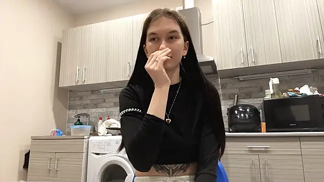 Snapshot of LaraDraggoo chatting on March 2026 07:02:02 PM LaraDraggoo online show from March 2026 07:02:02 PM