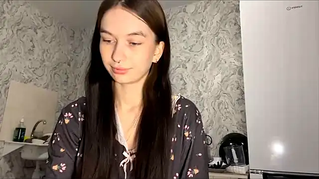 Snapshot of LaraDraggoo chatting on April 2026 10:11:01 PM LaraDraggoo online show from April 2026 10:11:01 PM