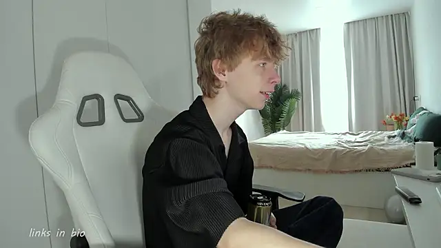 Snapshot of Wawesuc chatting on March 2026 03:54:01 AM Wawesuc online show from March 2026 03:54:01 AM