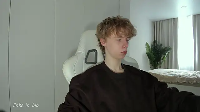 Snapshot of Wawesuc chatting on March 2026 05:55:01 AM Wawesuc online show from March 2026 05:55:01 AM