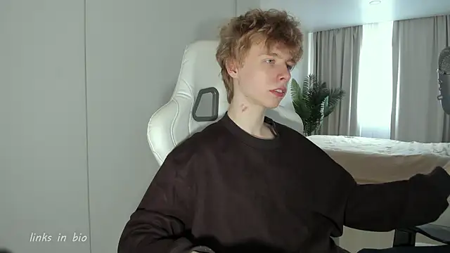 Snapshot of Wawesuc chatting on March 2026 08:51:02 AM Wawesuc online show from March 2026 08:51:02 AM