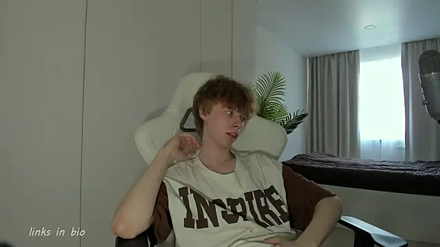 Snapshot of Wawesuc chatting on March 2026 08:59:02 AM Wawesuc online show from March 2026 08:59:02 AM