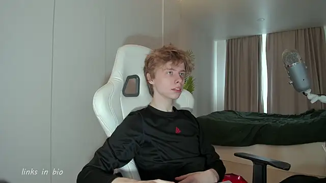 Snapshot of Wawesuc chatting on April 2026 06:33:01 AM Wawesuc online show from April 2026 06:33:01 AM