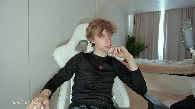 Snapshot of Wawesuc chatting on April 2026 09:04:01 AM Wawesuc online show from April 2026 09:04:01 AM