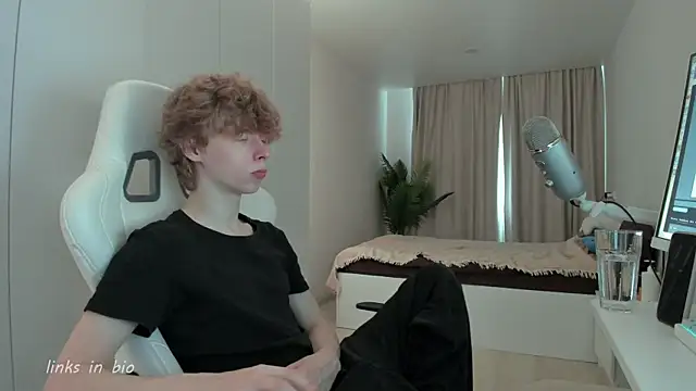 Snapshot of Wawesuc chatting on April 2026 07:47:02 AM Wawesuc online show from April 2026 07:47:02 AM