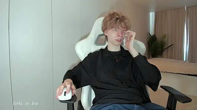 Snapshot of Wawesuc chatting on April 2026 09:55:01 AM Wawesuc online show from April 2026 09:55:01 AM