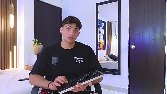 Snapshot of MrAdonis_ chatting on April 2026 07:07:01 PM MrAdonis online show from April 2026 07:07:01 PM