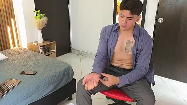 Snapshot of MrAdonis_ chatting on April 2026 07:29:01 PM MrAdonis online show from April 2026 07:29:01 PM