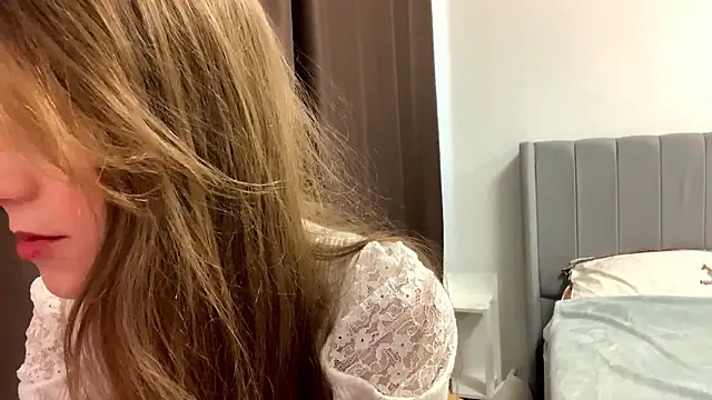 Snapshot of Kissme_Kira chatting on April 2026 09:19:02 AM Kissme Kira online show from April 2026 09:19:02 AM