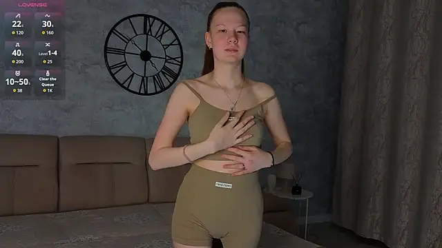 MissHiciano online show from April 2026 05:54:01 PM